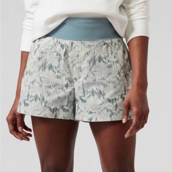 Athleta Trekkie North Short  New - Picture 1 of 3